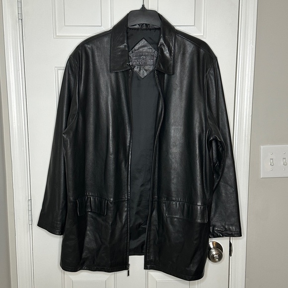 Like New Roundtree & Yorke Men’s Lamb Skin Jacket Size XL - Picture 2 of 8